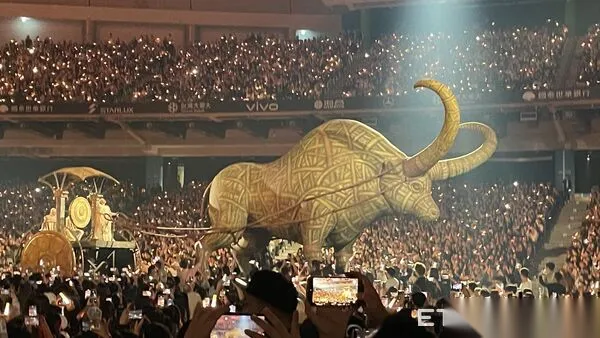 蔡依林演唱会倒亏3.4亿上热搜？演唱会舞美被骂“太暗黑了”