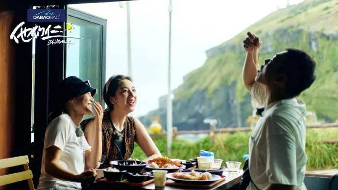 不逊于花少的旅行慢综，DABAOBAO旅行商店品牌自制综艺《他们仨·环游世界》| 品牌TVC观察31