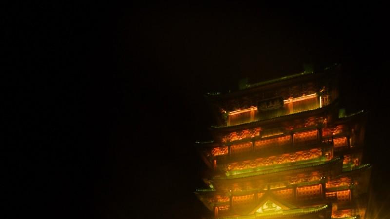 东方心绣脸荣膺 “年轻新势力影响力大奖”