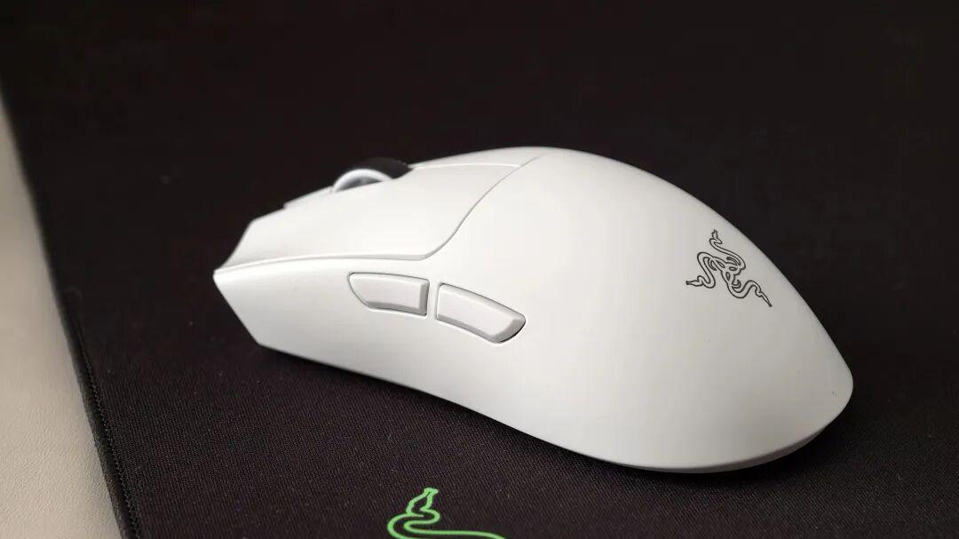 吓哭了！六冠王的认可，聊聊当代“鼠王”雷蛇毒蝰V4 Pro