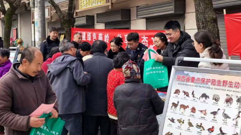 多部门联动“赶大集” 秦岭保护宣传“接地气”