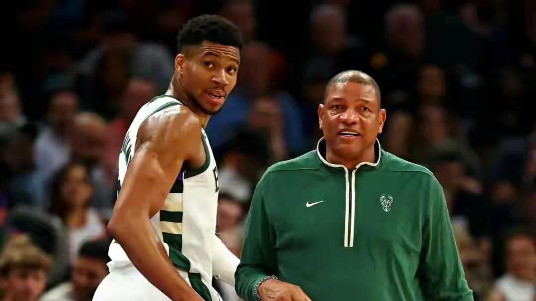 字母哥：嘴上一人一城，身体却出工不出力