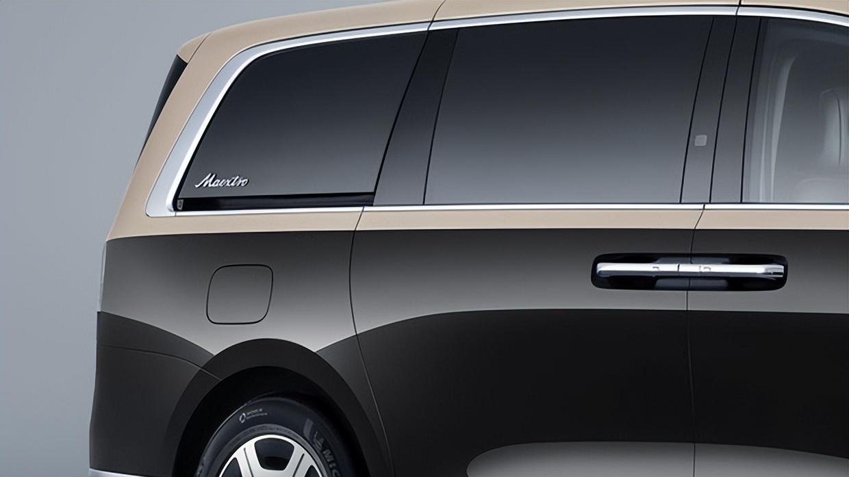 鸿蒙智行尊界 MPV 短轴版定名 V680，尺寸缩减适配家用