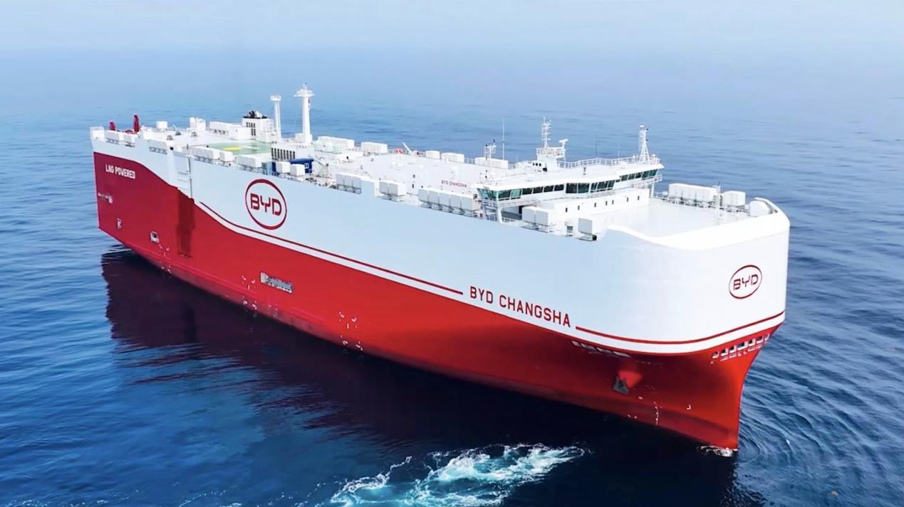 海外销量破百万同比增长145%，比亚迪2025年多维度霸榜中国车市