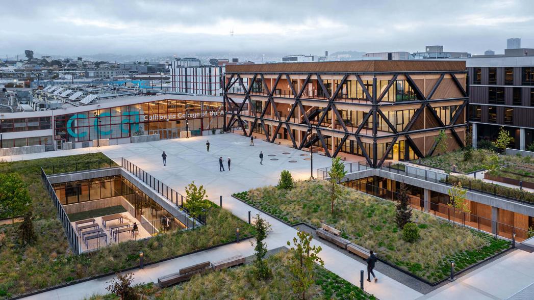 美国百年名校官宣关闭！黄仁勋千万捐款也救不回！