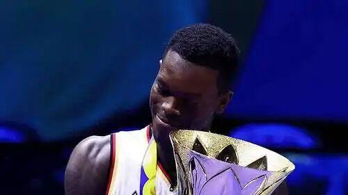 连续三年当"冤种"！国王公牛又做慈善，骑士笑着数钱，马刺躺着升级