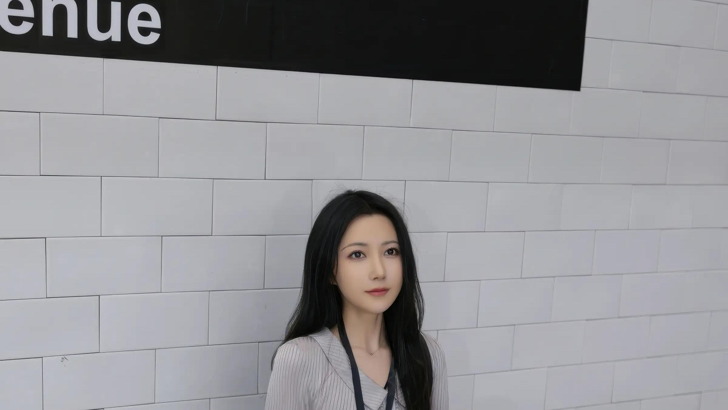 职场通勤的穿搭天花板？地铁偶遇这样的职场穿搭，你会多看几眼吗？