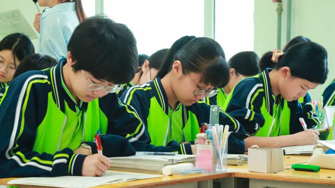 以笔为剑，奔赴盛夏｜致每一个全力以赴的初三少年