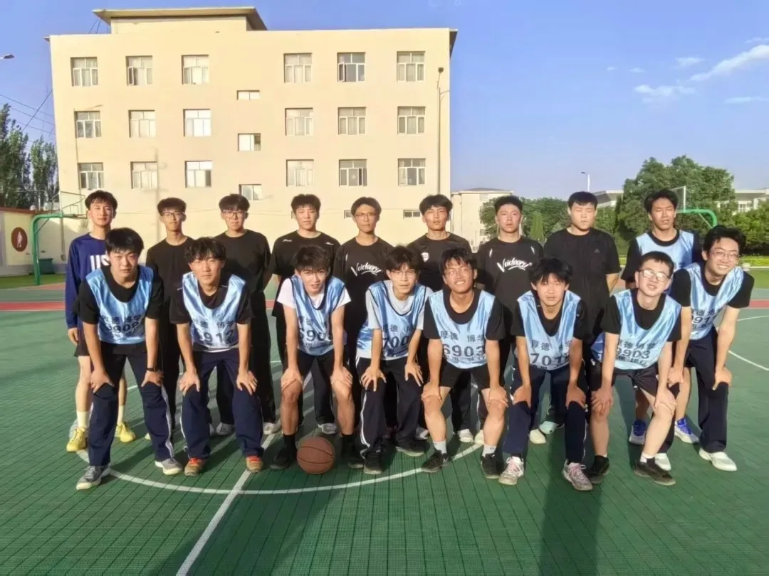 传承五四薪火 激扬青春力量——忻州三中举办年级篮球对抗赛