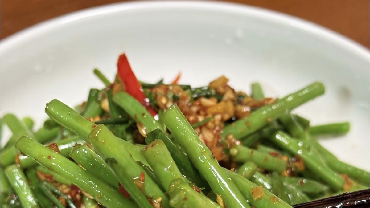 凉拌豇豆：夏日餐桌上的那一抹翠绿清凉