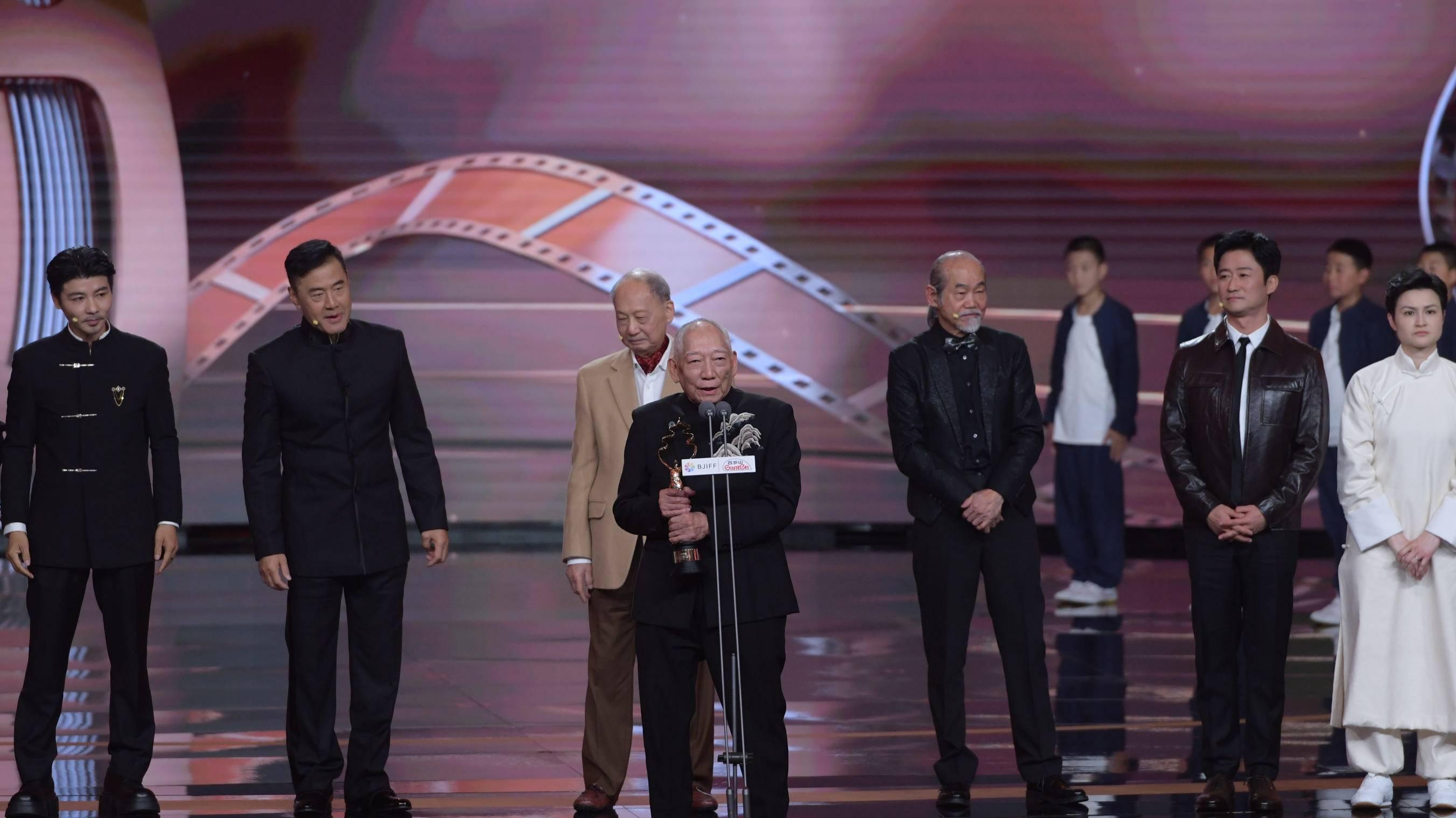 ​袁和平获北影节终身成就奖！81岁称自己18岁还要打拼