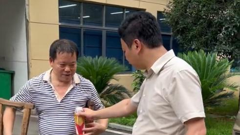 从深圳小工到企业老板，他最懂“被看见”有多重要