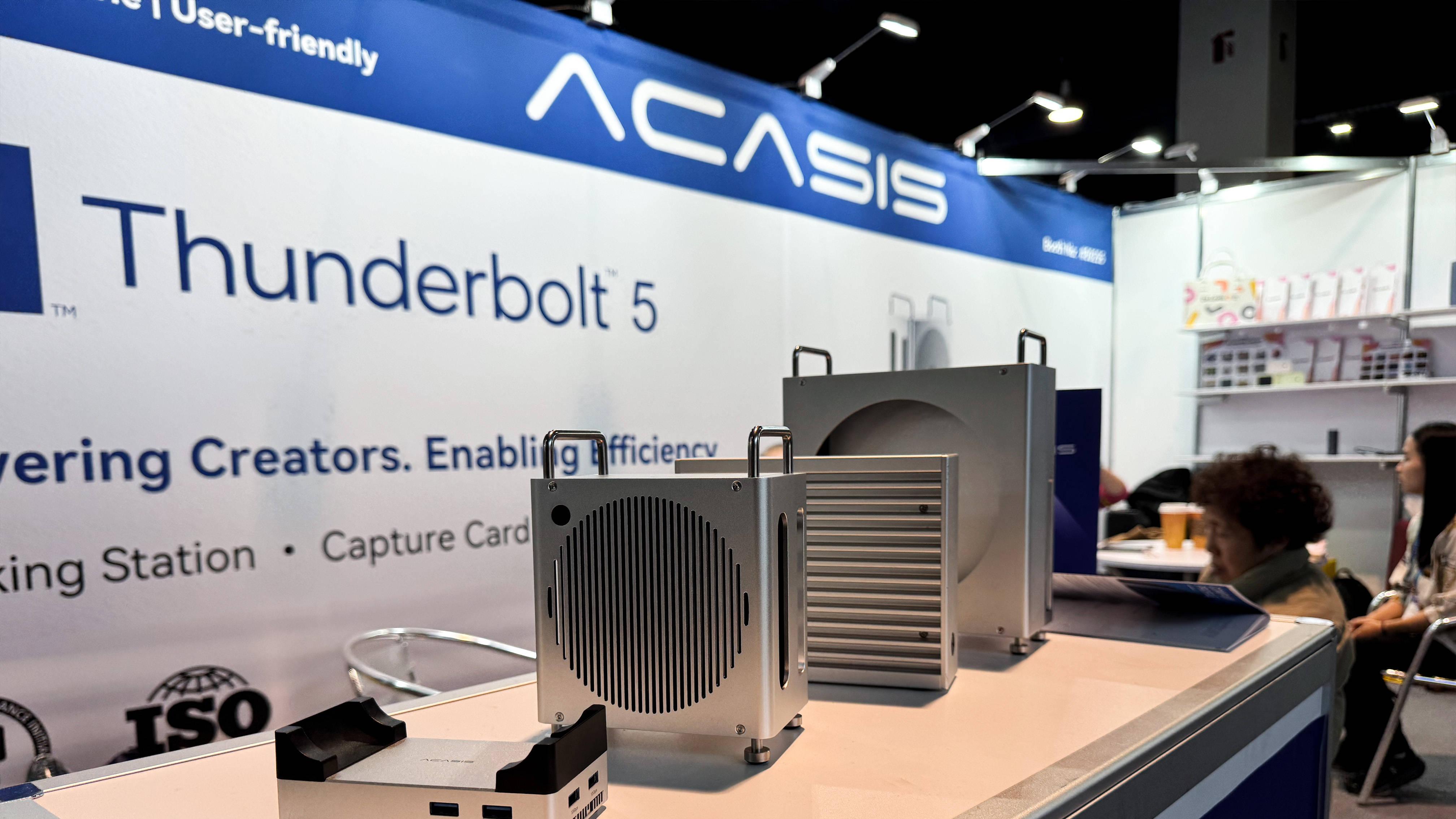 技术狂飙！阿卡西斯首款4盘位 Thunderbolt 5 硬盘盒：生产力革新