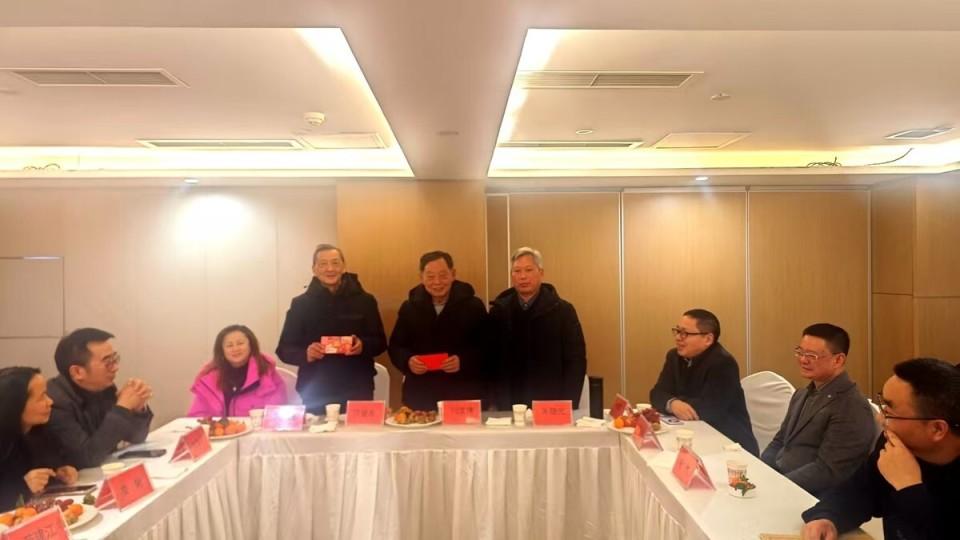 巴中市律师协会走访通江县，慰问退休律师并举行座谈交流