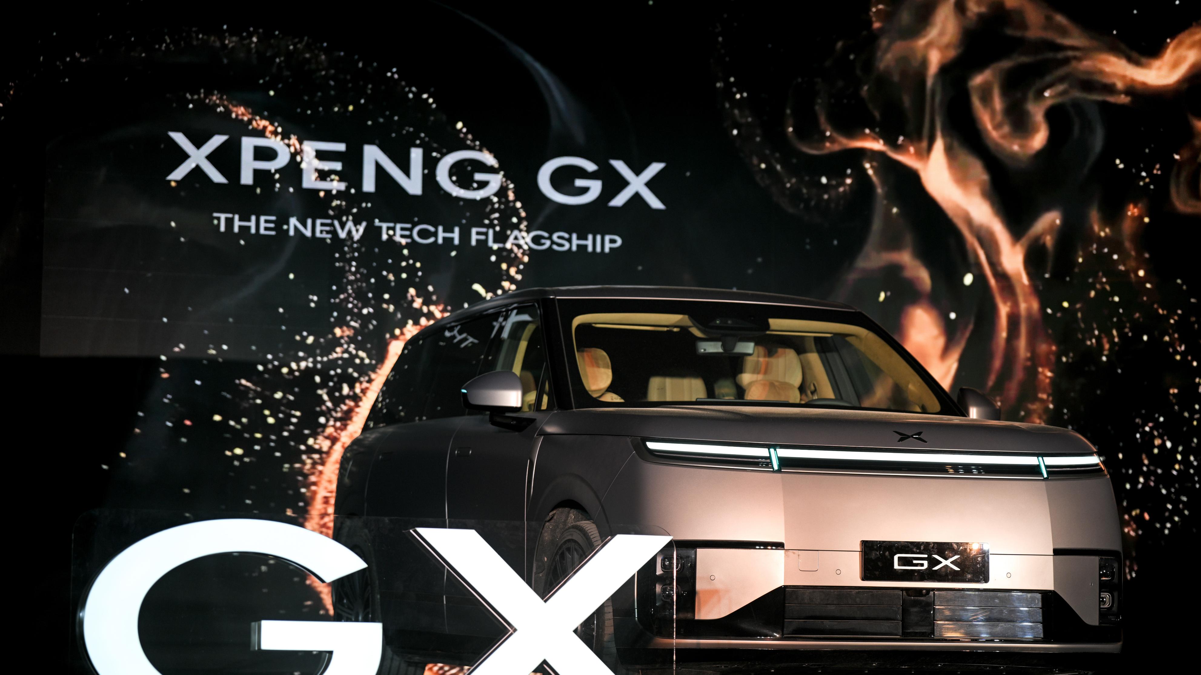 小鹏GX爆了，12小时超2.4万台！凭什么敢直降13万来卖？