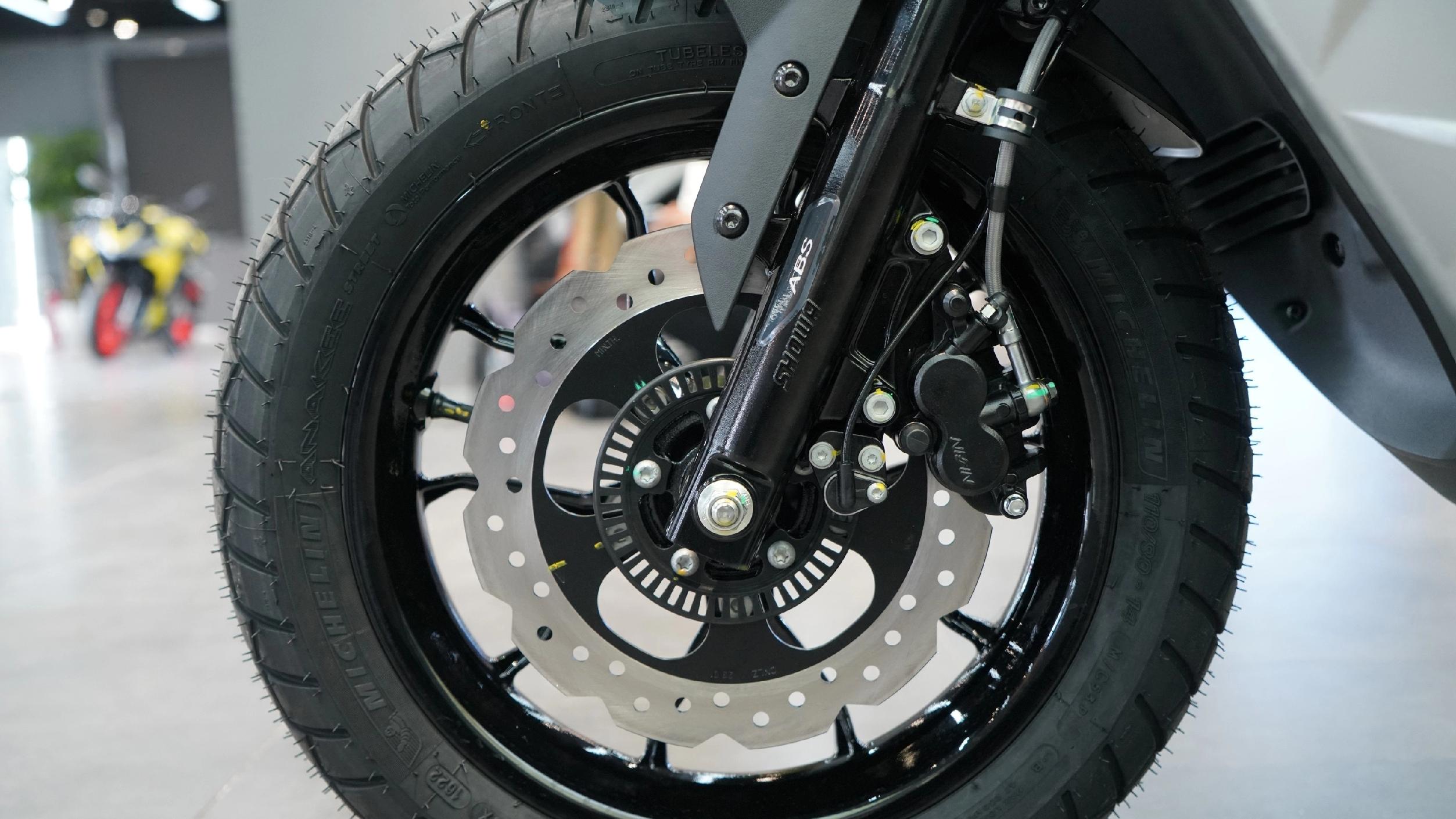 售价下调1万元，进口跨界踏板SR GT200迎来新款，拥有多用途属性！