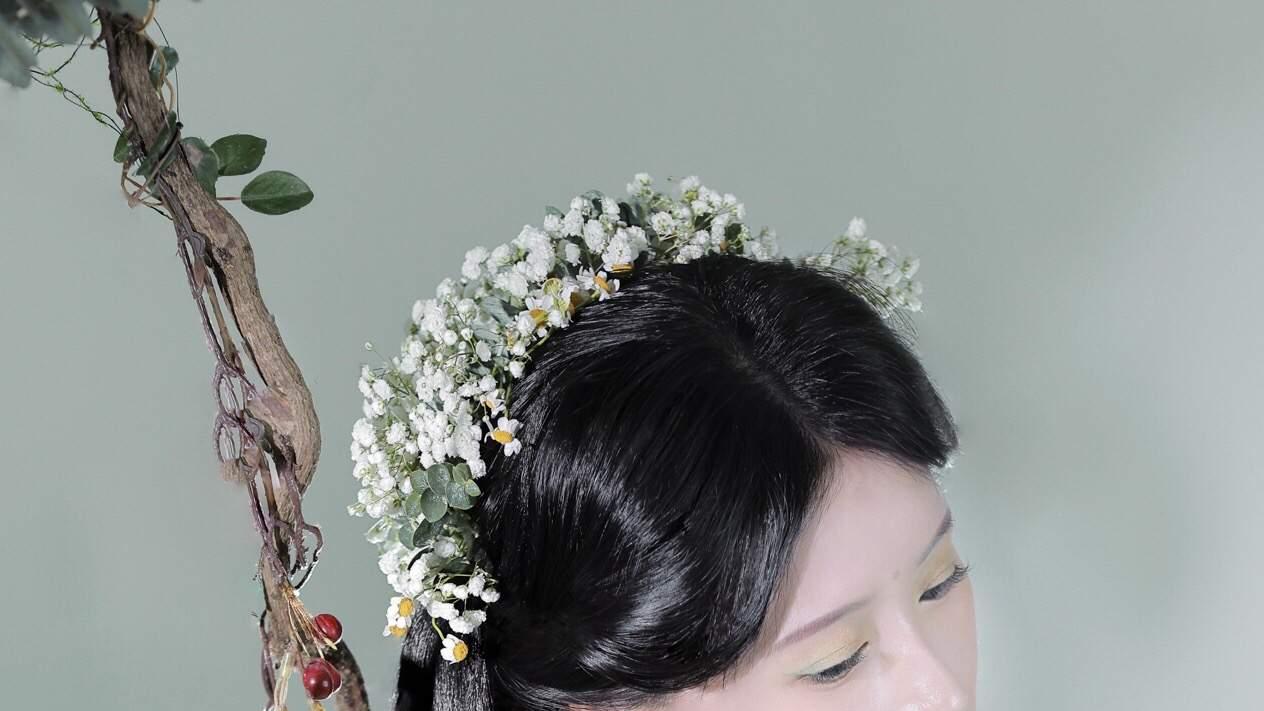 五律·红梅迎春