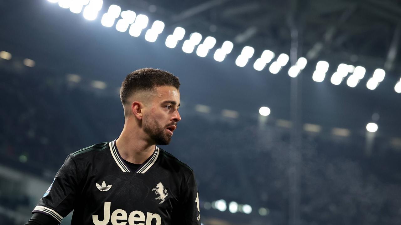 尤文图斯主场爆冷，1比1被莱切逼平，坎比亚索送礼，麦肯尼进球，戴维射失点球，连胜纪录终止