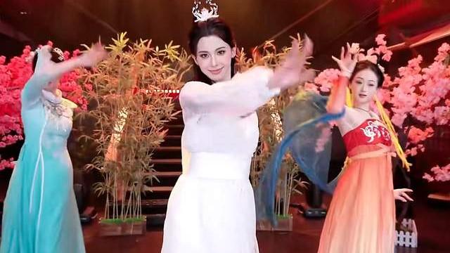 一曲千年泪，遥赠月中人！江苏省人民大剧院的神仙舞蹈班子绝了