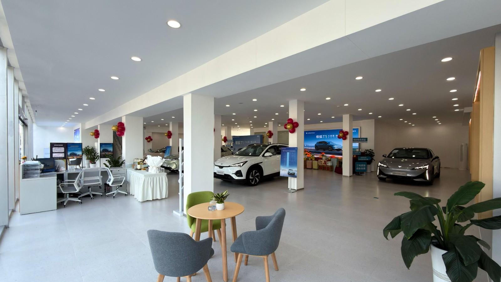 打工人通勤神器找到了！到店实测极狐T1超预期