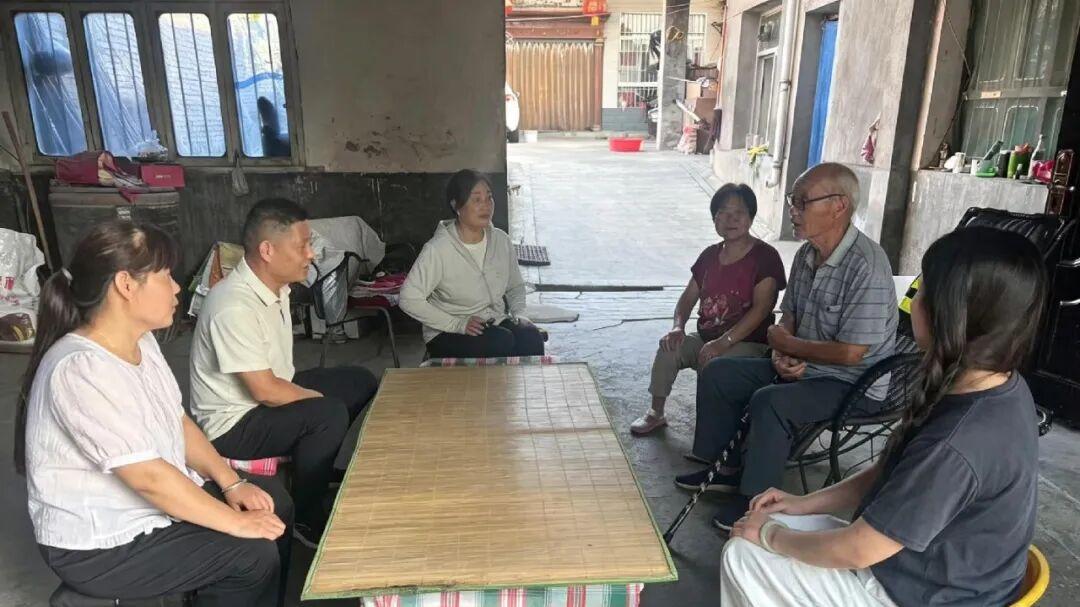 围坐听老兵故事，这场慰问暖了68颗心