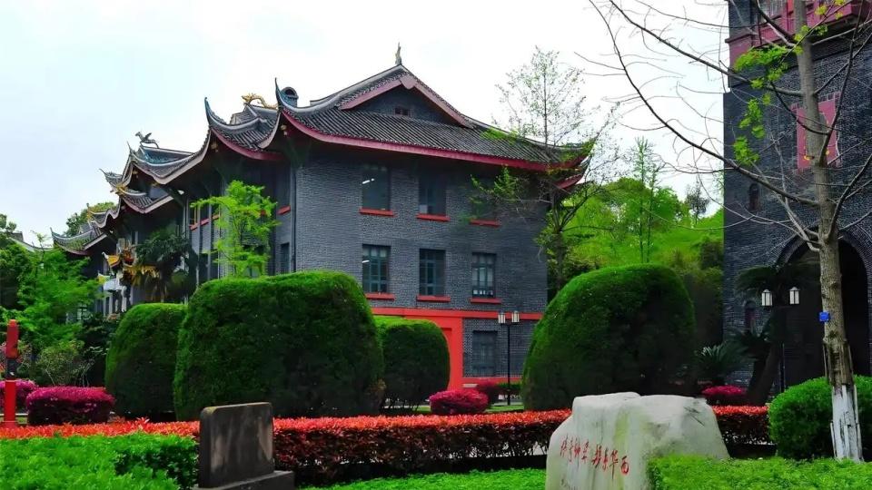 我国本科招生最多的6所大学，郑大位居第一