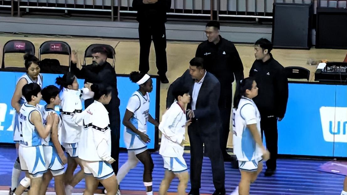 赵雅琢加时三分球4中3！山东女篮97比92战胜江苏，5人得分上双，帕克两双数据，张子宇被雪藏，对江苏