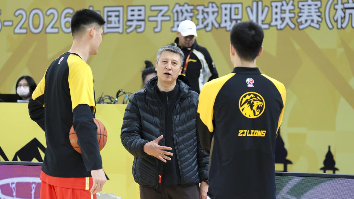 郭昊文庞峥麟迎机会！曝中国男篮集训人数比肩国足 郭士强这把拼了