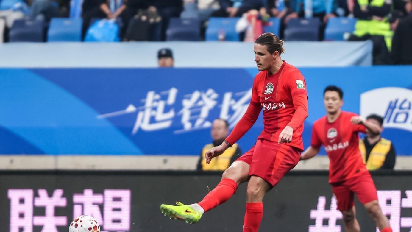 怪他了？曝古斯塔沃全家在郑州，古9马上和球队会合