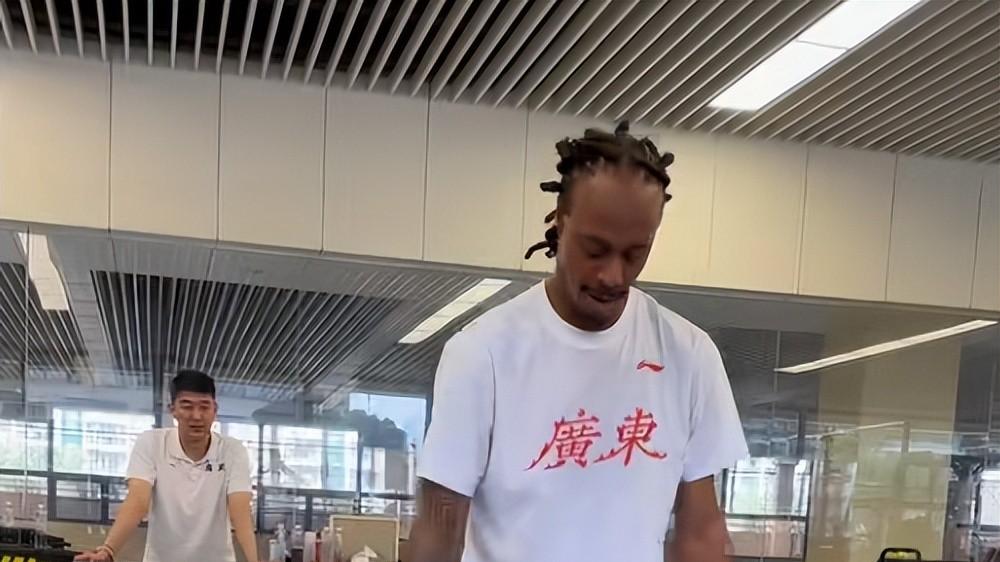 宏远消息！王少杰到寺庙里祈福，徐杰在家里休息，麦考尔对抗赛爆发