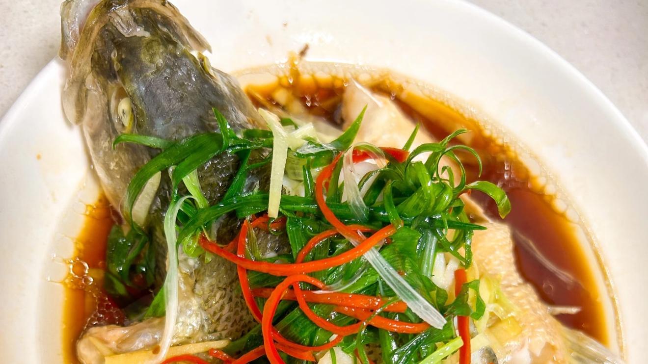 清蒸鲈鱼：一筷子夹住江南的春天