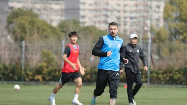 1-2，大连英博不敌河南队 马莱莱破门斯坦丘是真核心 阿奇姆彭出战