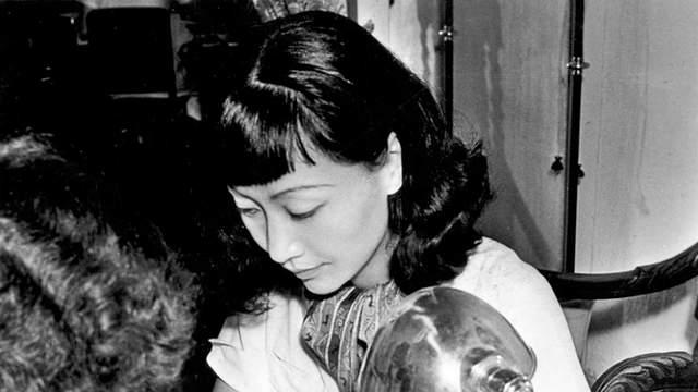 她是好莱坞第一位华裔影星，却被误解了近百年