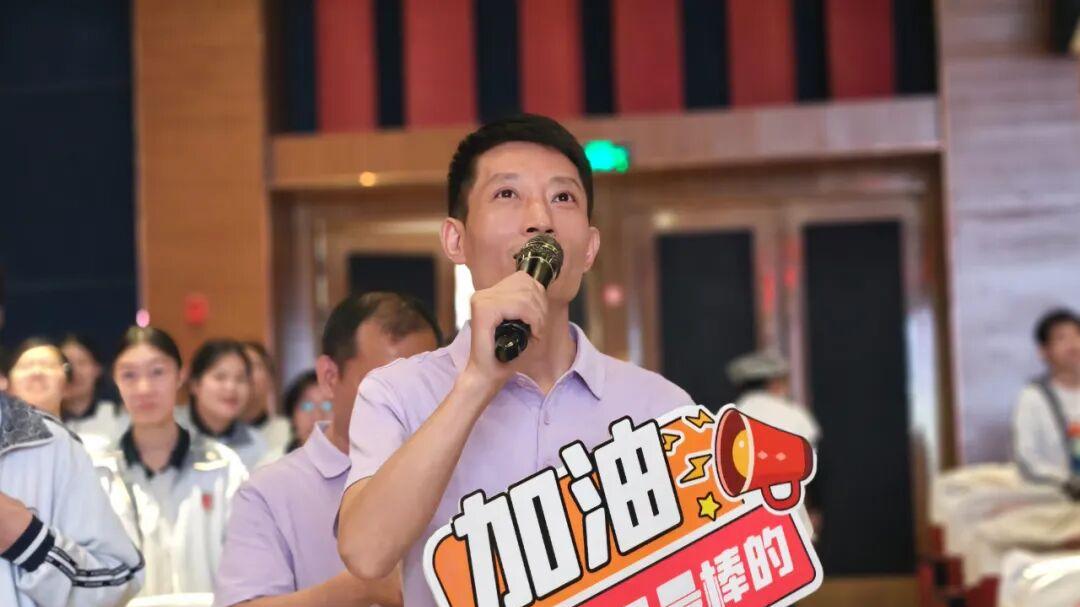 遂宁荣兴东辰学校初2026届毕业典礼隆重举行