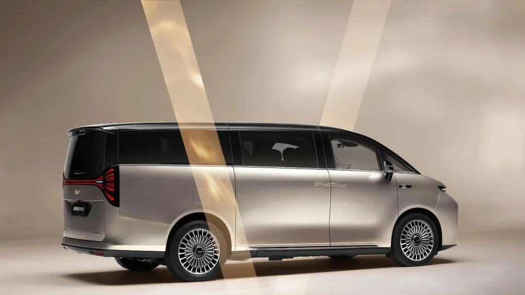银河V900，吉利冲击345万辆的“排头兵”