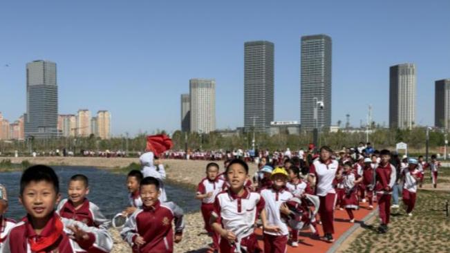 “春芽向阳生”湿地开跑：千名师生用脚步丈量成长