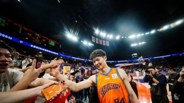 上海胜广东！张镇麟+3内统治局势，萨姆纳32分
