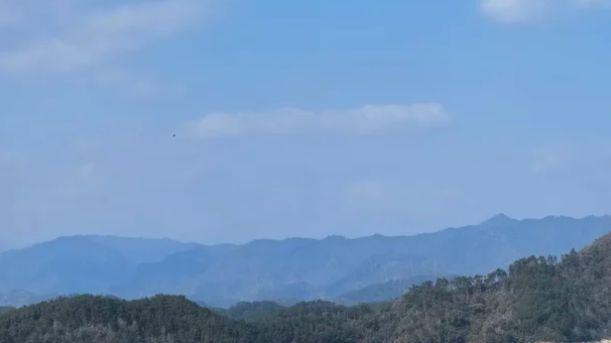 扶梯直上云端，一眼看尽湖、城、岛、桥