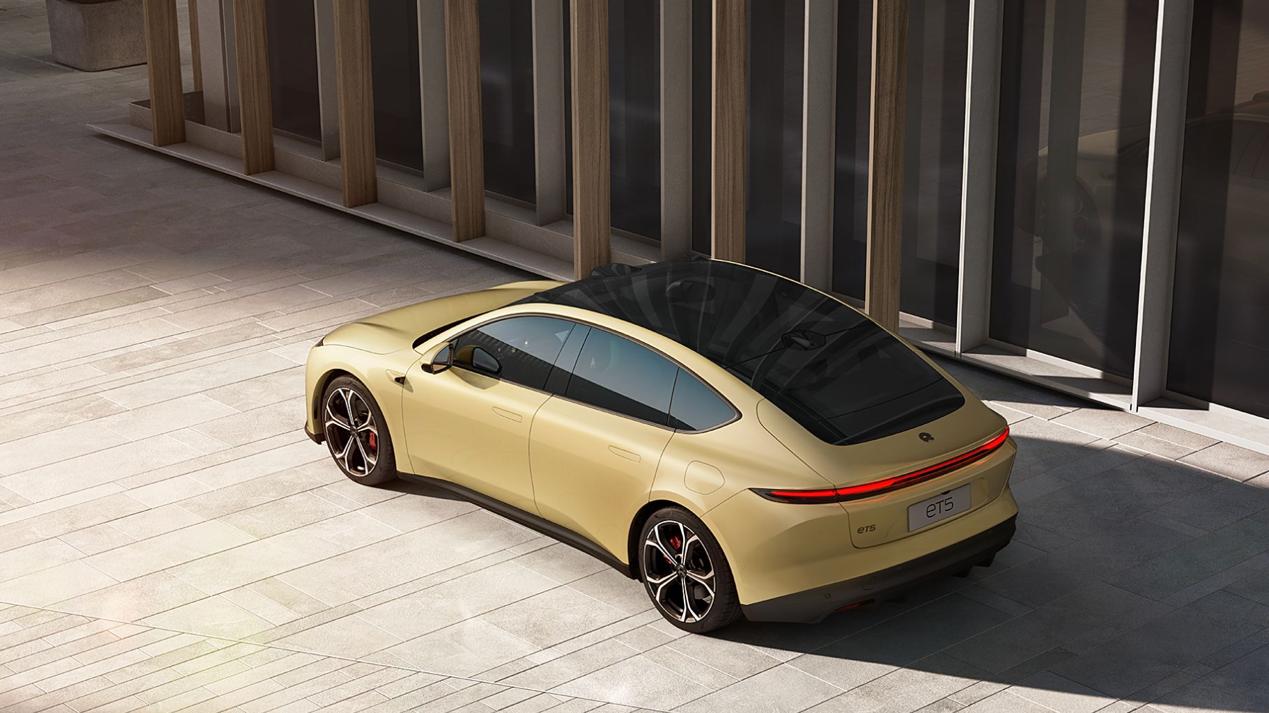 宝马新世代i3终于来了！900km续航，这次真不“油”了