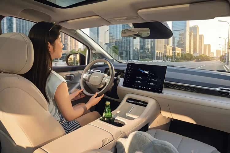 年轻人第一台满配智驾SUV 埃安N60