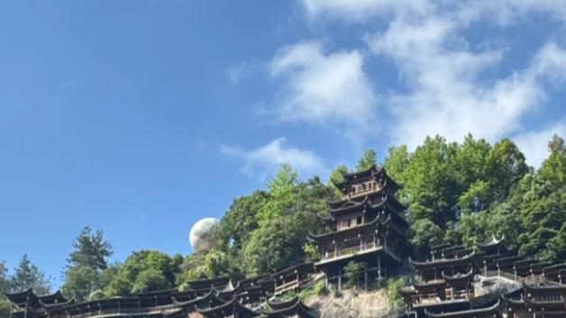 上饶望仙谷：悬于崖壁古村，藏一谷飞瀑溪流与星河灯火