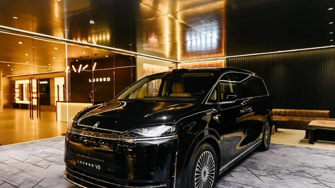 智界V9定义新⼀代智能豪华MPV新时代