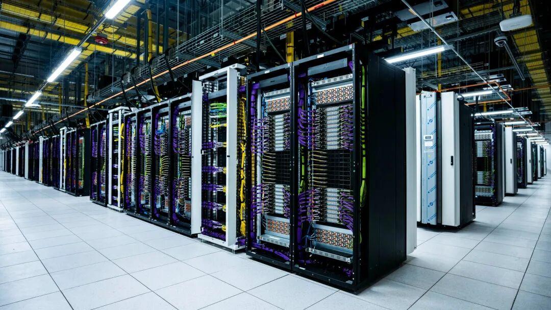 马斯克给Claude送了22万张GPU，这下奥特曼又该瘫在椅子上了？