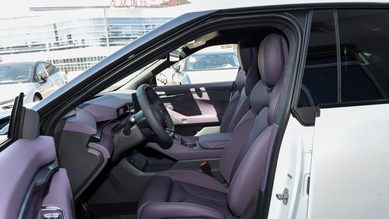 20.38万起标配双腔空悬+5C超充！小鹏P7 Max版上市，性价比再破局