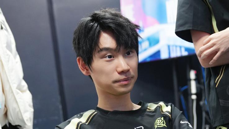 rookie为了韩国女友放弃打LPL？深扒和小钰九年旧情doinb躺赢