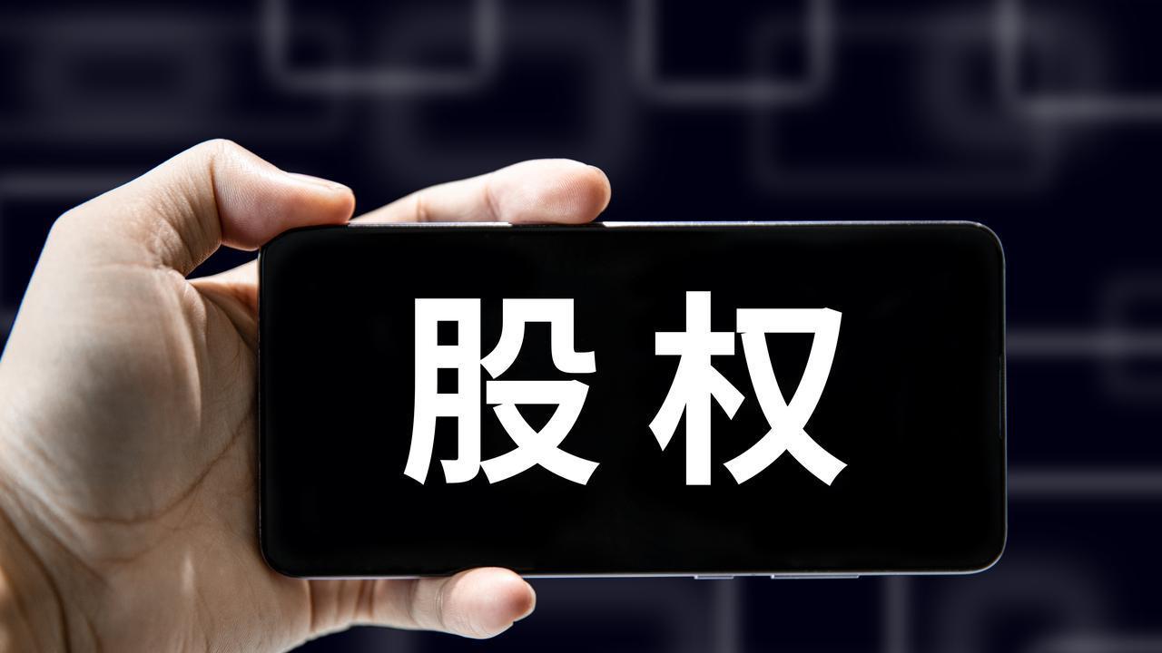 有点闲钱，是买黄金好，还是买指数基金存银行好？