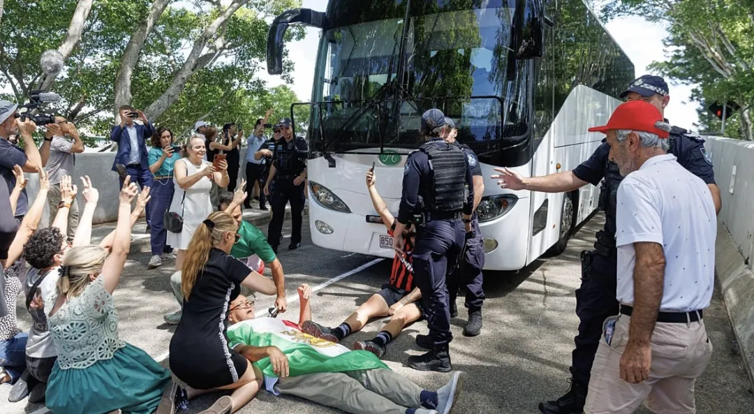 拒唱国歌后，伊朗女足为何不敢回国