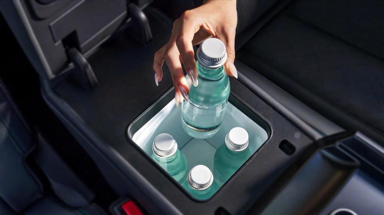 210KM续航+8.98万起！比亚迪秦家族双车炸场，插混市场再无对手