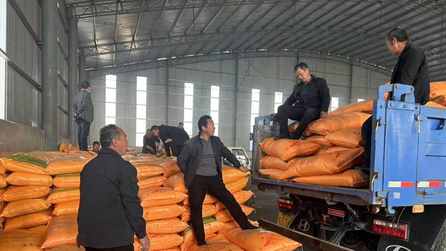 平陆县圣人涧镇：精准发放肥料 助力夏粮丰收