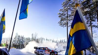 随着瑞典拉力赛的激烈对决，埃文斯接管了局面